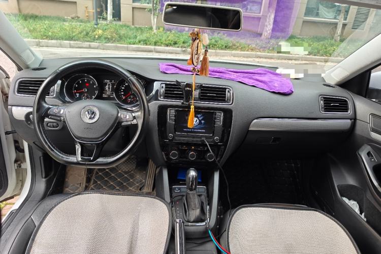 Used Volkswagen Sagitar 2018 280TSI DSG Ignite Edition Center Console