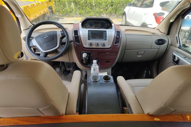 Used SAIC MAXUS Xintu V80  Center Console