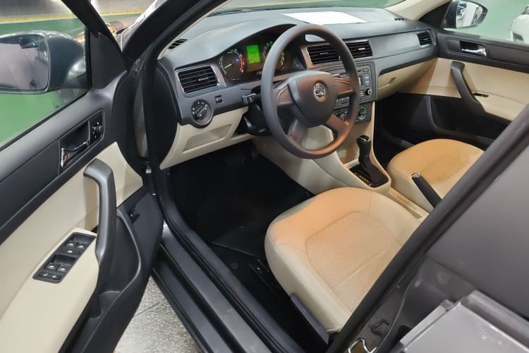 Used Skoda Rapid 2013 1.6L Automatic Smart Selection Model
