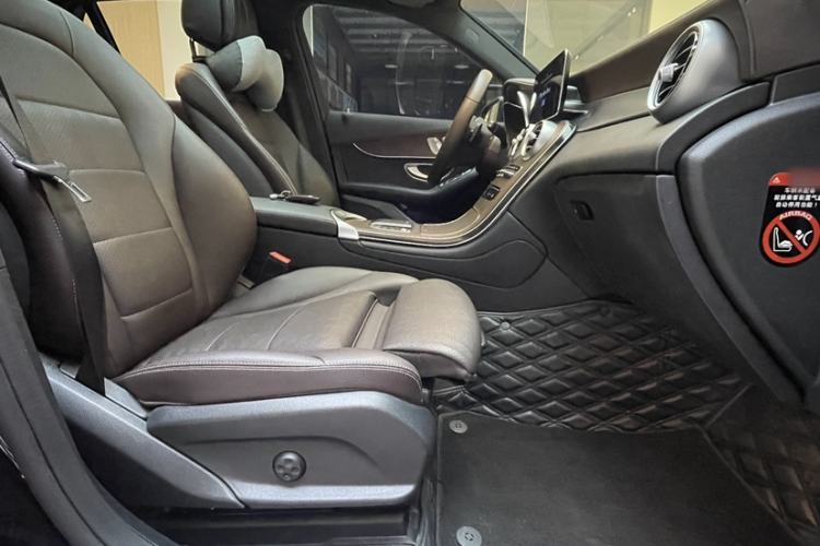 Used Mercedes-Benz GLC 2022 Facelifted GLC 300 L 4MATIC Luxury Edition Right Front Seat