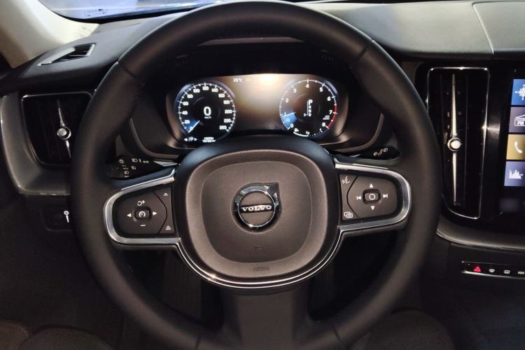 Used Volvo XC60 2019 T5 4x4 Smart & Dynamic Sport Edition China VI Standard