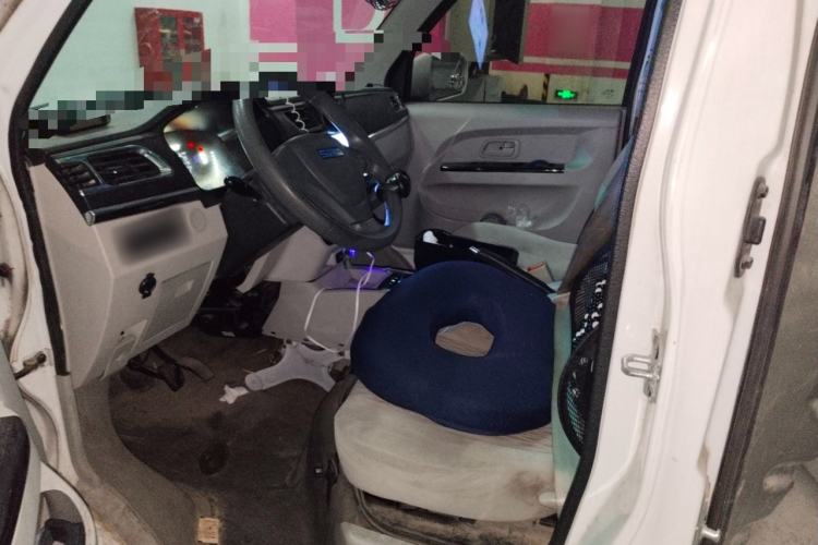 Used Sunlong DST 5 2021 All-Electric Van with 41.86 kWh Left Front Seat