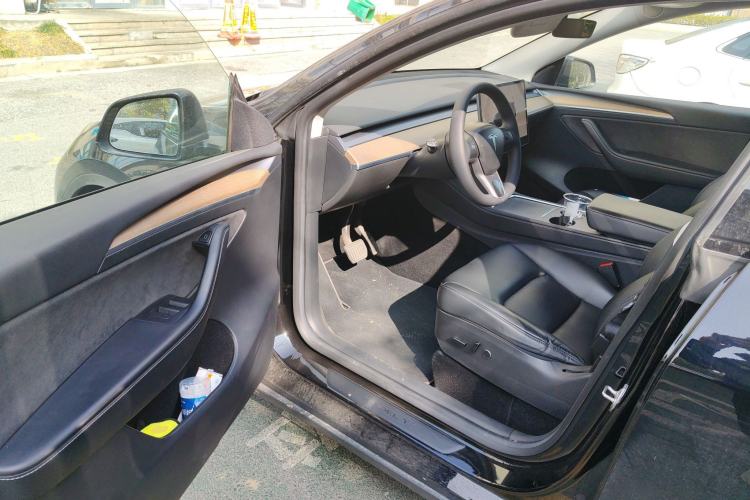 Used Tesla Model Y 2022 Rear-Wheel-Drive Version
