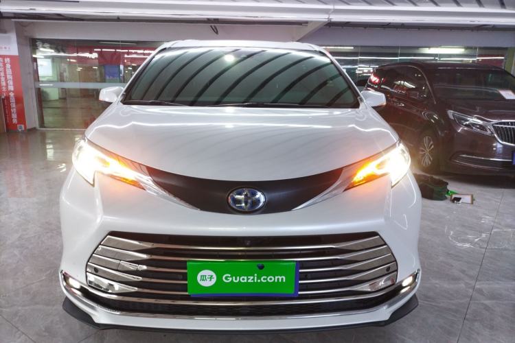 Used Toyota SIENNA 2023 2.5L Hybrid Comfort Edition Front