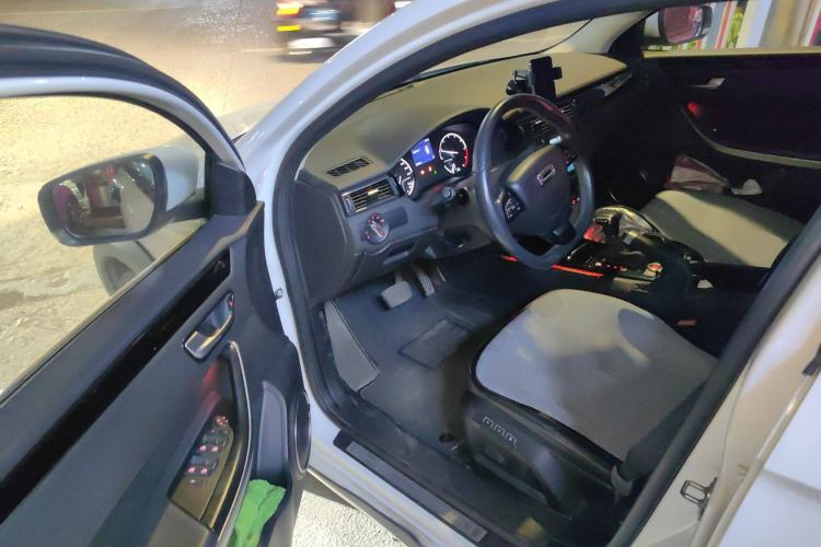 Used Qoros 3 2016 Urban SUV 1.6T Automatic ZhiZhen Model Driver Seat