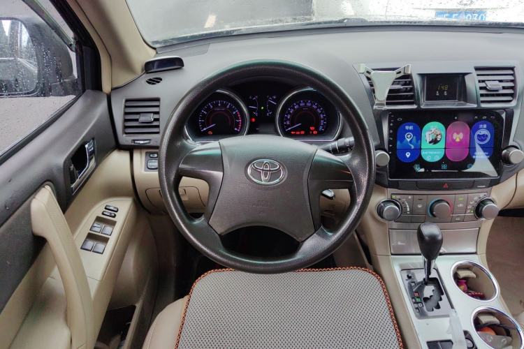Used Toyota Highlander 2013 2.7L Two-Wheel Drive 5-Seater Purple Gold Edition Steering Wheel