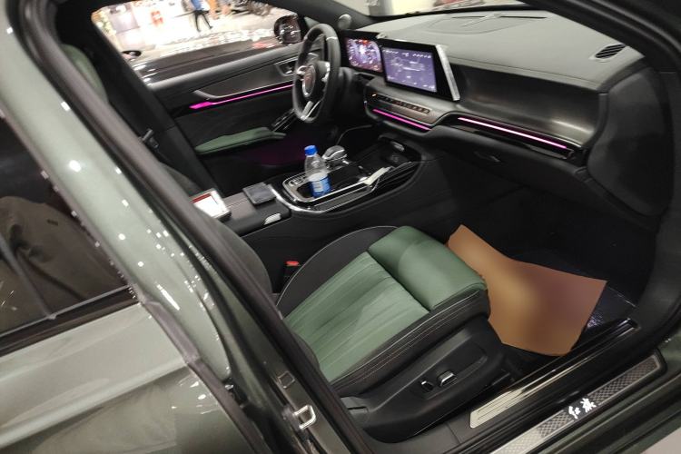 Used Hongqi H9 2024 2.0T Qixiang Private Style Edition
