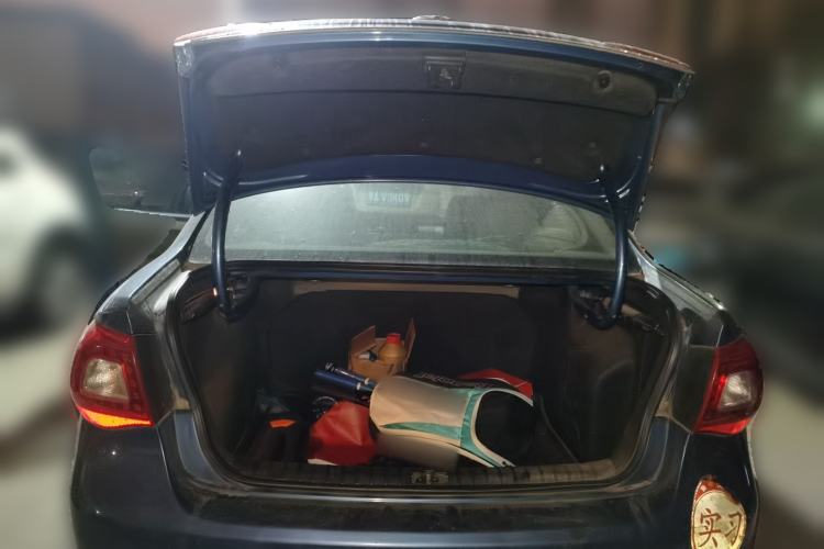 Used Volkswagen Bora 2011 1.6L Manual Fashion Edition Trunk