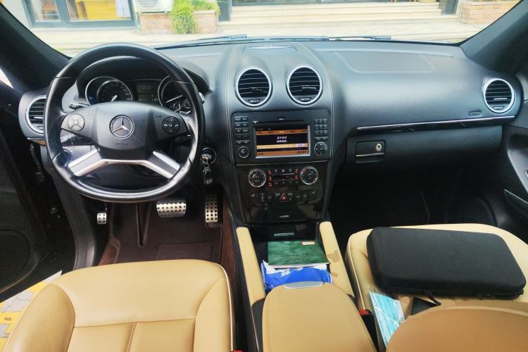 Used Mercedes-Benz M-Class 2010 ML 350 4MATIC Luxury Model Center Console