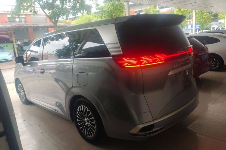 Used Denza D9 2022 DM-i 1040 Prestige Model