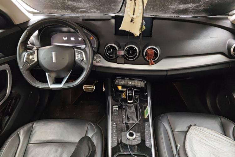 Used Wey VV7 2017 VV7c 2.0T Flagship Model Center Console