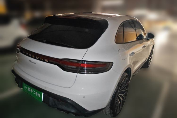 Used Porsche Macan 2024 Macan 2.0T Rear Right 45 Deg