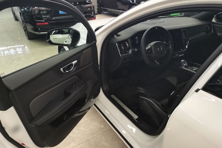 Used Volvo S60 2024 B5 Zhiya Sport Edition
