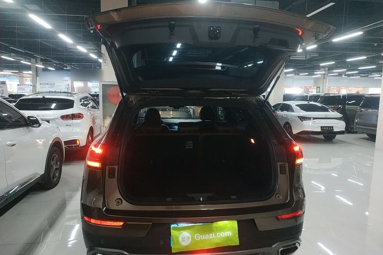 Used Haval H6 2017 Red Label 2.0T Automatic Two-Wheel Drive ZhiShang Model Trunk