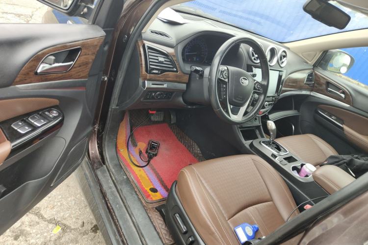 Used BYD S7 2015 2.0T Upgraded Automatic Luxury Version Driver Seat