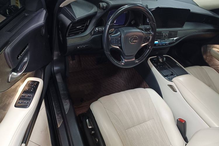 Used Lexus LS 2021 500h Executive Edition
