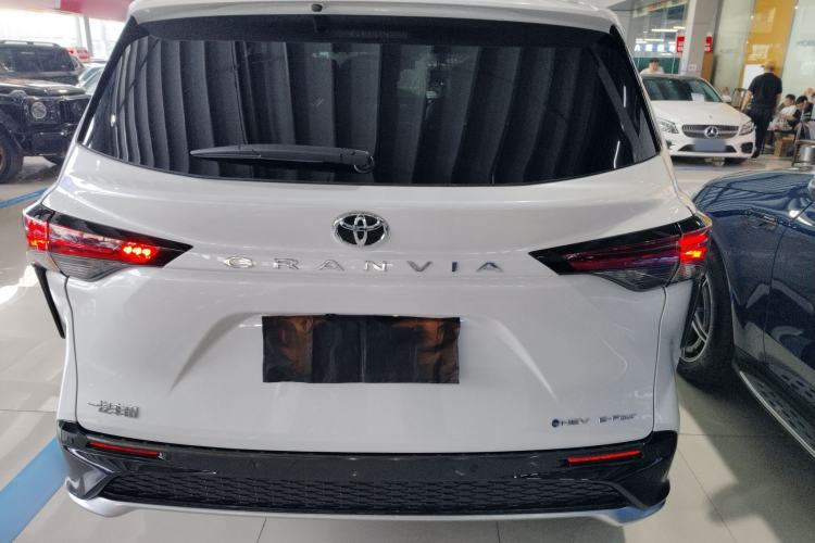 Used Toyota Granvia 2024 2.5L Hybrid Prestige PLUS Four-Wheel Drive Version Rear