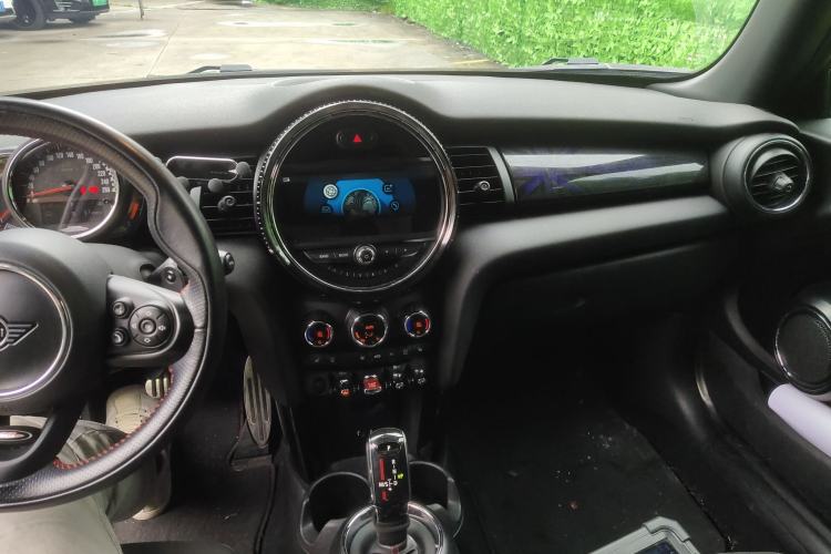 Used MINI JCW 2018 2.0T JOHN COOPER WORKS Center Console