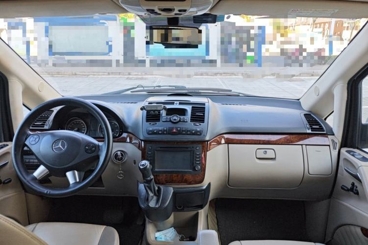 Used Mercedes-Benz Viano 2012 2.5L Hospitality Edition Center Console