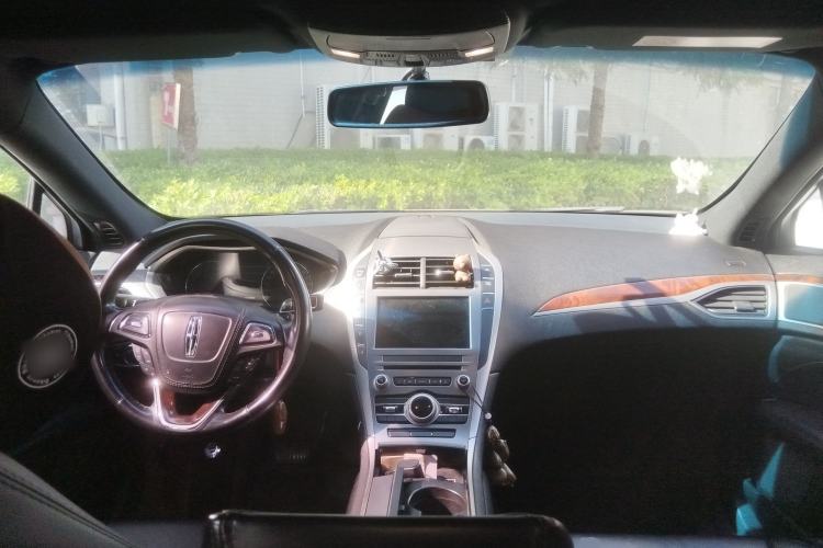 Used Lincoln MKZ 2017 2.0T Luxury Edition Center Console