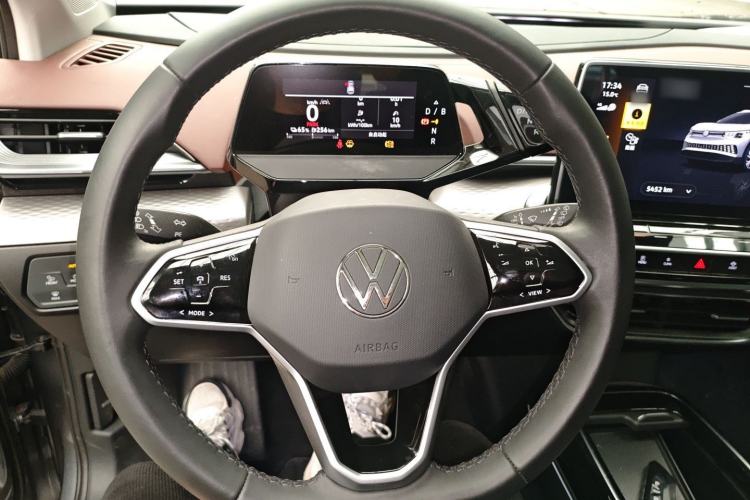 Used Volkswagen ID.6 X 2023 Pure Long-Range Version Steering Wheel