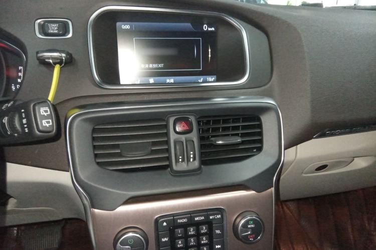 Used Volvo V40 2014 Cross Country T5 AWD Prestige Edition
