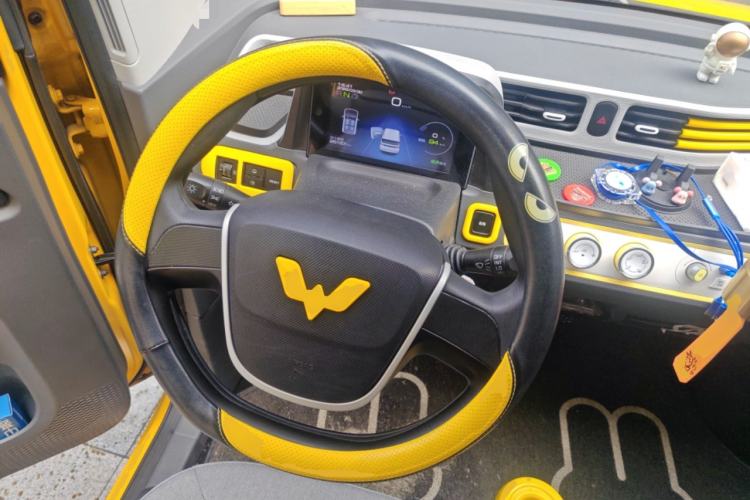 Used Wuling Hongguang MINIEV 2021 Macaron Fashion Model Lithium Iron Phosphate Steering Wheel