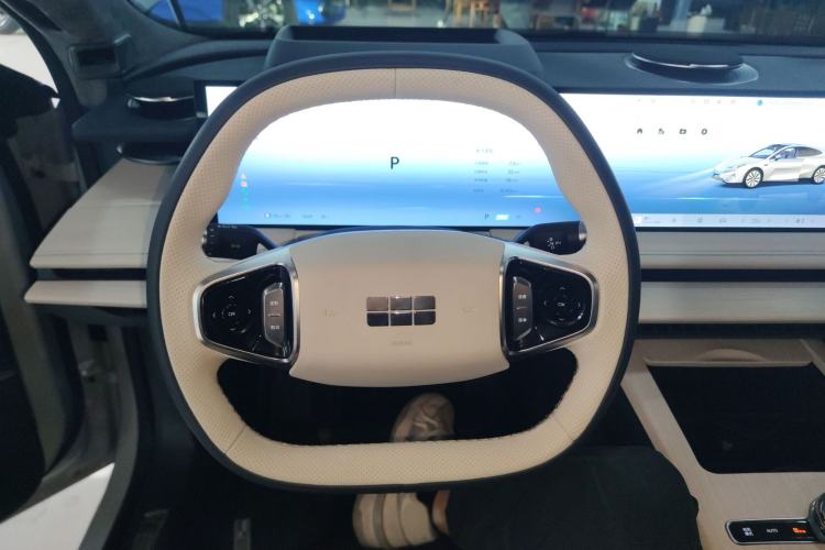 Used Geely Galaxy E8 2024 665 km Range Rear-Drive Starship Long-Range Version