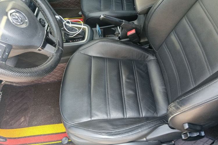 Used Volkswagen Lavida 2013 Revised Version 1.6L Automatic Luxury Edition Left Front Seat