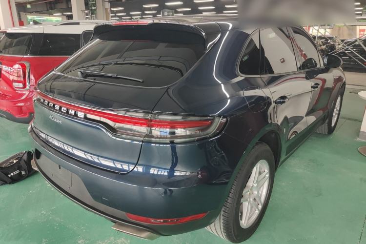 Used Porsche Macan 2018 Macan 2.0T Rear Right 45 Deg