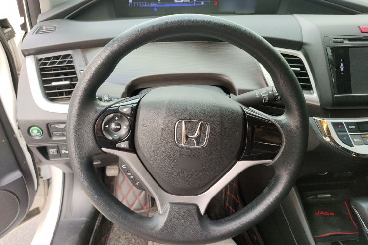 Used Honda Jade 2013 1.8L automatic Comfort version 5 seats Steering Wheel