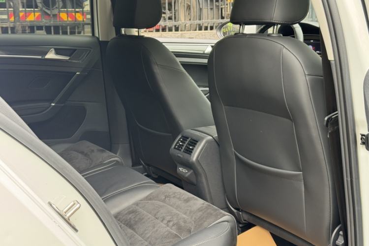 Used Volkswagen Golf 2020 Zhiai Edition 280TSI DSG Luxury Model Interior 4