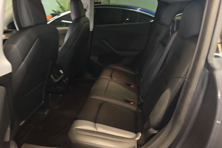 Used Tesla Model Y 2021 Long-Range All-Wheel-Drive Version
