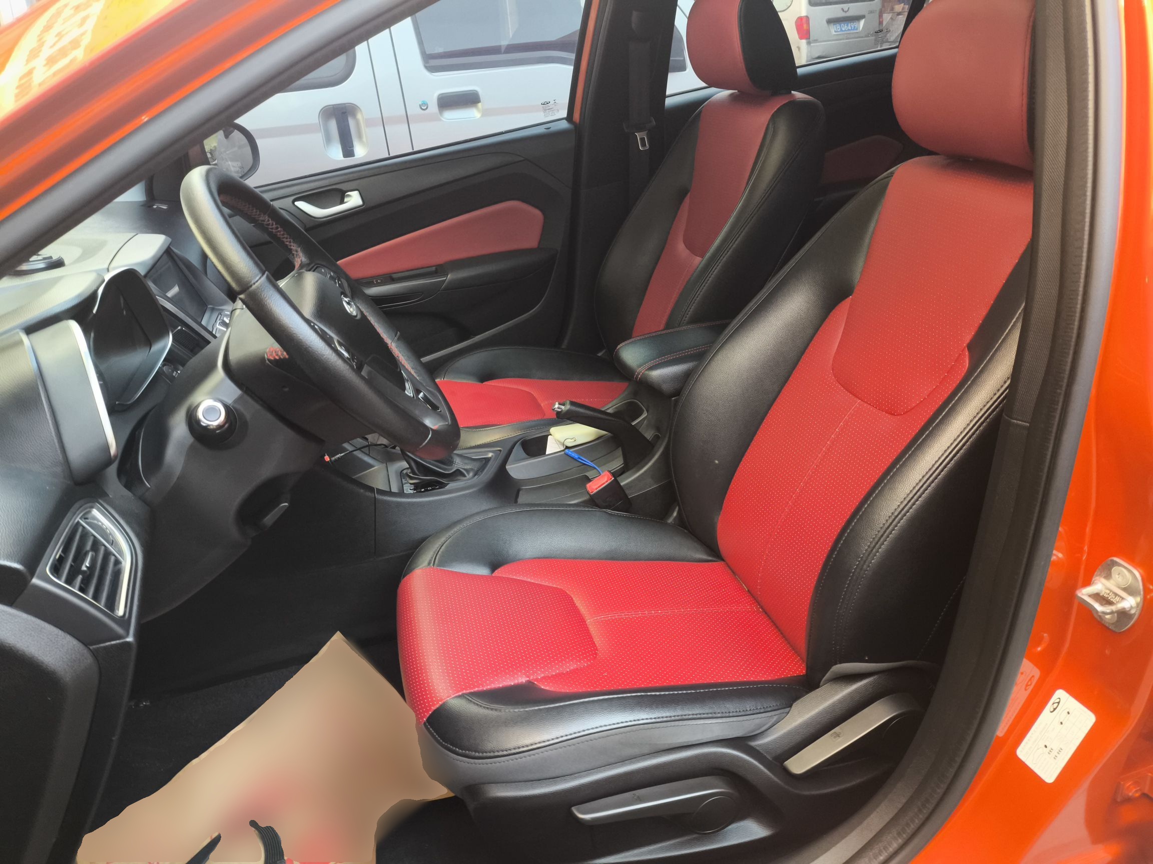 Переднее сиденье в автомобиле