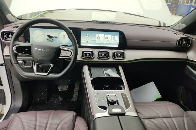 Used Chery Tiggo 9 2025 2.0T Automatic Two-Wheel Drive Luxury Edition 5 Seats Center Console