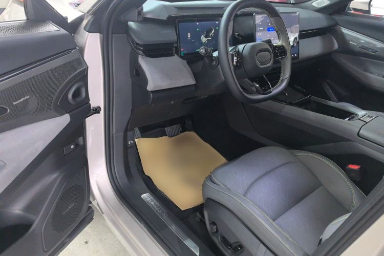 Used Lynk & Co 08 EM-P 2025 120km Long-Range Halo Driver Seat