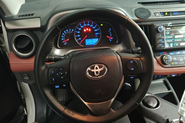 Used Toyota RAV4 2015 2.5L Automatic 4x4 Elite Edition Steering Wheel