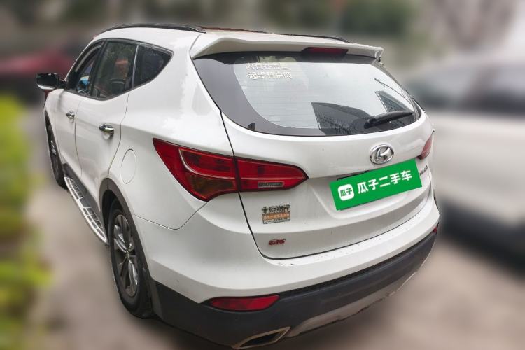 Used Hyundai Santa Fe 2015 2.4L Automatic Two-Wheel Drive Smart Version 5 Seats
