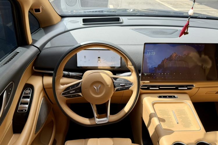 Used VOYAH Dream 2025 EV Four-Wheel Drive Prestige Kunpeng Edition
