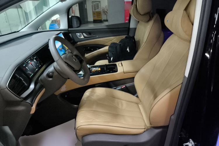 Used Denza D9 2022 DM-i 970 Four-Wheel Drive Prestige Model
