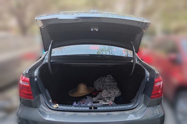 Used Volkswagen Bora 2015 Value Edition 1.6L Manual Fashionable Style Trunk