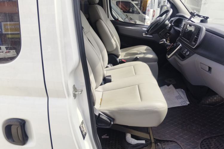 Used SAIC MAXUS Xintu V80 2023 2.0T AMT Classic Aoyuntong Long Wheelbase Mid-Height 6/7/8/9-Seater
