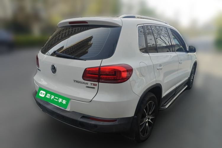 Used Volkswagen Tiguan 2015 1.8TSI Automatic All-Wheel-Drive Luxury Model Rear Right 45 Deg