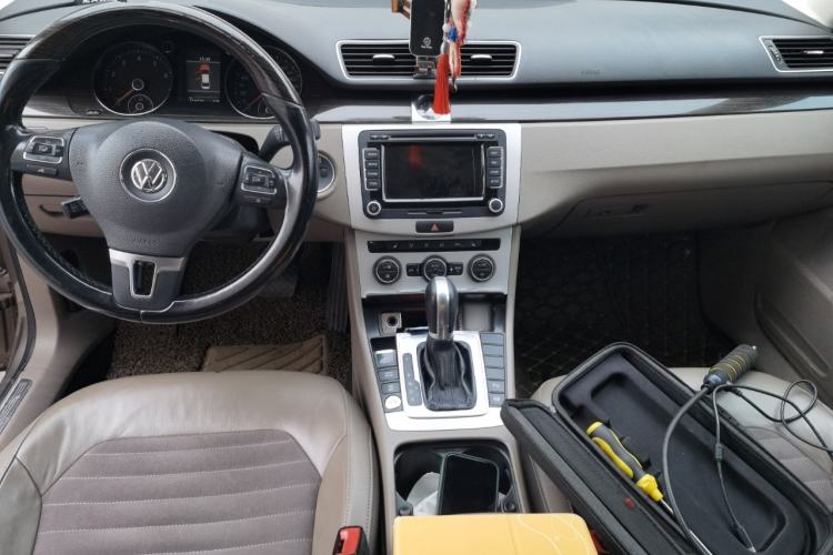 Used Volkswagen Magotan 2013 2.0 TSI Ultimate Model Center Console