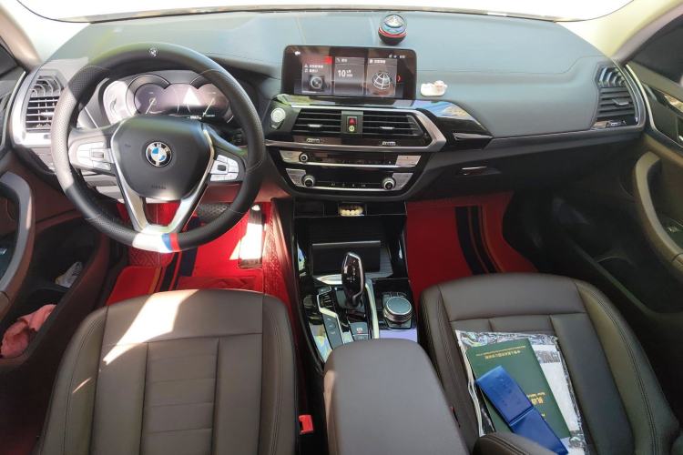 Used BMW X3 2019 xDrive25i Luxury Package Center Console