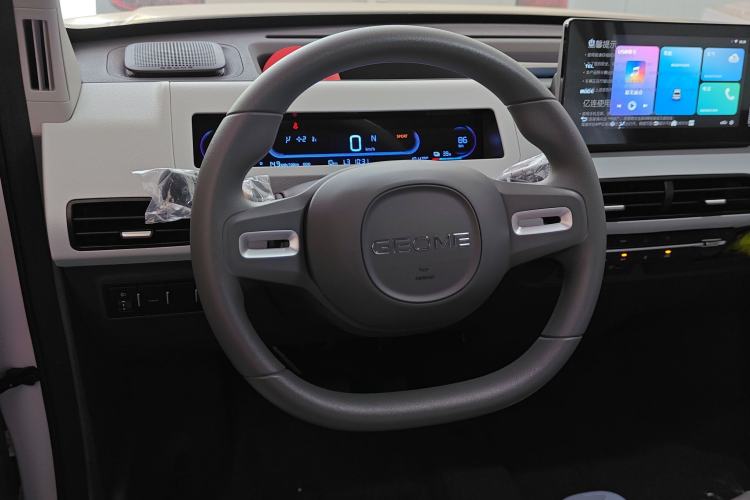 Used Geely Galaxy Panda 2024 Panda Mini 200km Endurance Bear Steering Wheel