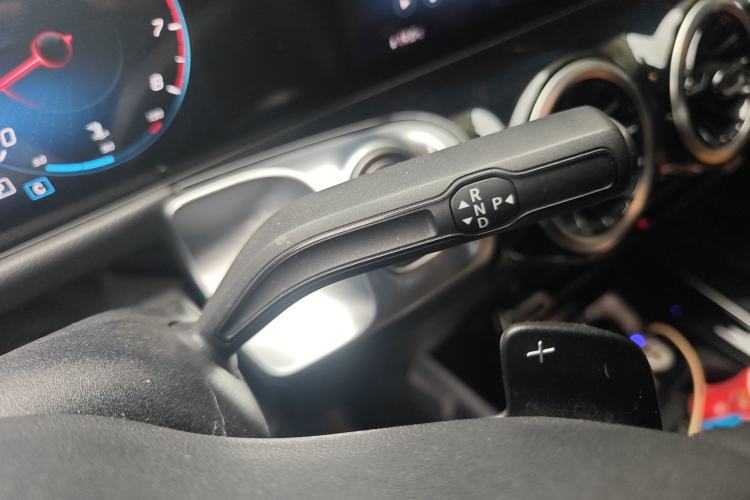 Used Mercedes-Benz GLB 2023 GLB 200 Dynamic Edition Gear Lever