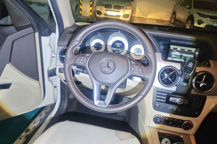 Used Mercedes-Benz GLK-Class 2013 GLK 300 4MATIC Dynamic Sunroof Model