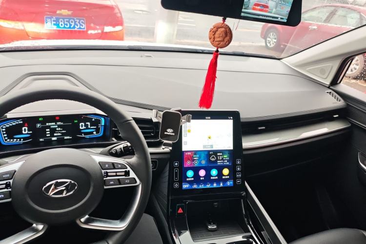 Used Hyundai Custo 2024 270TGDi LUX Prestige Edition Center Console