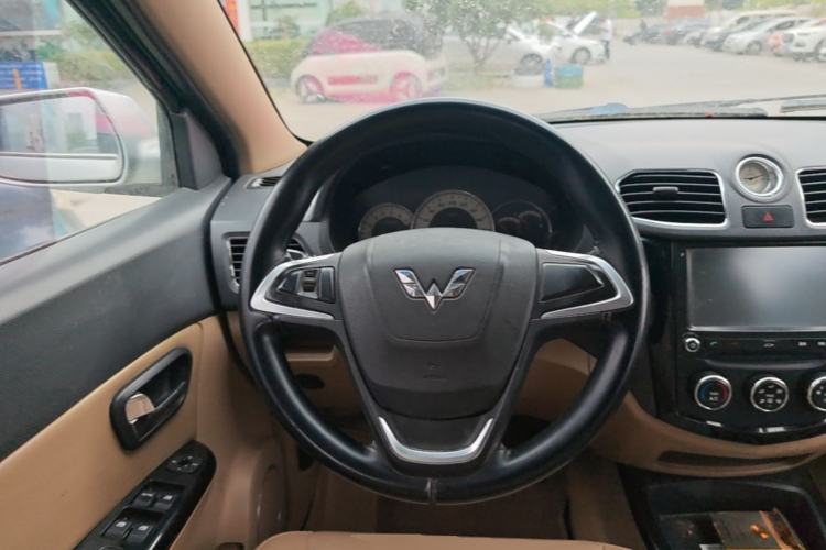 Used Wuling Hongguang 2014 1.5L S Luxury Model
